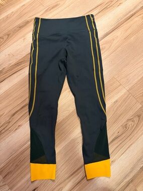 Zyia active High-Waist Black Leggings with Mustard Trim size 6-8